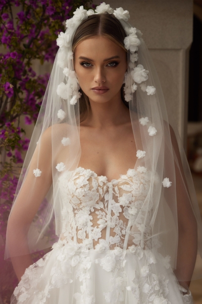 Фата с 3D цветочками, 90 см